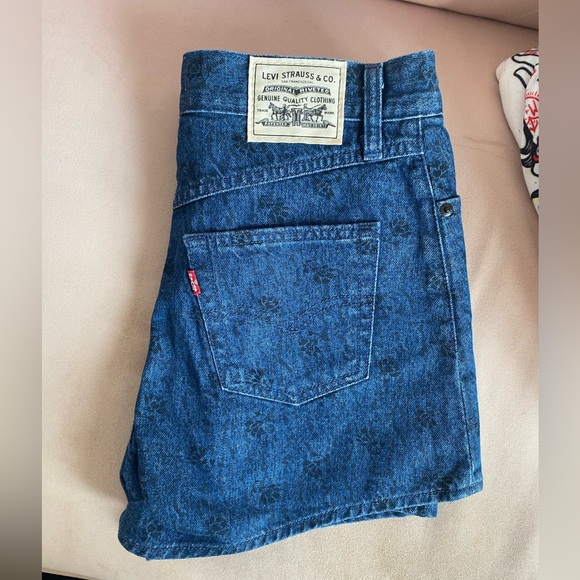 Levi’s 80s Mom Shorts Floral Print - Picture 6 of 6